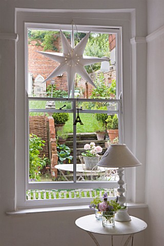AMANDA_KNOX_HOUSE__GRANTHAM_THE_DINING_ROOM__WHITE_WITH_HINTS_OF_PINK__LARGE_SASH_WINDOW_LOOKING_OUT