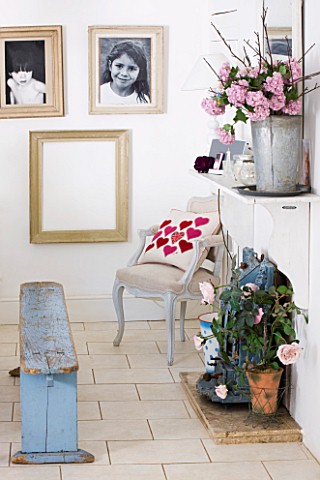 AMANDA_KNOX_HOUSE__GRANTHAM_WHITE_DINING_ROOM__WEATHERED_TIN_CONTAINER_ON_MANTELPIECE_WITH_HYDRANGEA