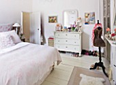 AMANDA KNOX HOUSE  GRANTHAM: WHITE BEDROOM WITH VINTAGE MANNEQUIN  BED  SIDEBOARD WITH MIRROR