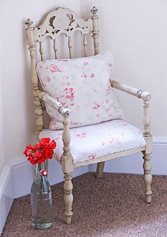 AMANDA_KNOX_HOUSE__GRANTHAMTHE_LANDING__FRENCH_CHAIR_RE_UPHOLSTERED_IN_A_VINTAGE_PRINT_FABRIC