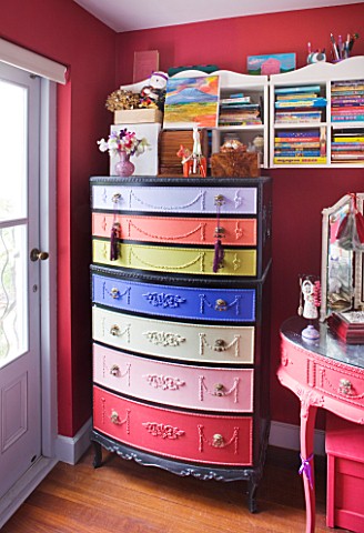CHANTAL_COADY_HOUSE__LONDON_BEDROOM_OF_DAUGHTER_MILLIE__12__CHEST_OF_DRAWERS_THAT_BELONGED_TO_JAMES_