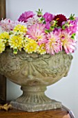 JACKY HOBBS HOUSE  LONDON: STONE INDOOR URN FILLED WITH MIXED DAHLIA BOUQUET