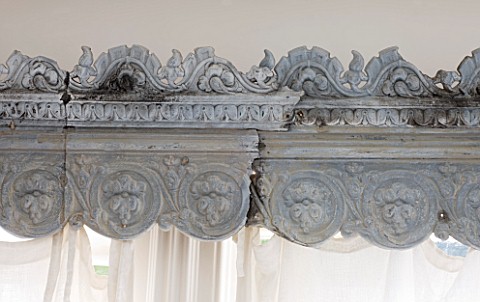 JACKY_HOBBS_HOUSE__LONDON_PRESSED_OLD_FRENCH_METALWORK_MAKES_A_FINE_PELMET_IN_THE_BEDROOM