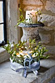 CHRISTMAS CAKE WITH REINDEER  CANDLES AND MISTLETOE IN WINDOWSILL: STYLING BY JACKY HOBBS