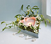 HEART SHAPED CANDLE IN WINDOWSILL WITH MISTLETOE DECORATION: STYLING BY JACKY HOBBS