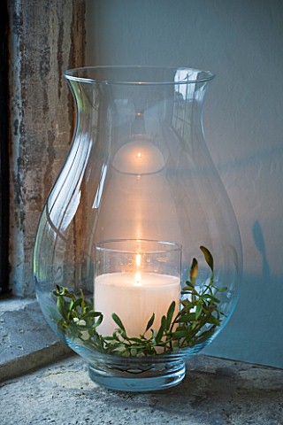 GLASS_JAR_WITH_CANDLE_AND_MISTLETOE__STYLING_BY_JACKY_HOBBS