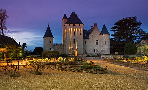 CHATEAU_DU_RIVAU__LOIRE_VALLEY__FRANCE_VIEW_OF_THE_CHATEAU_LIT_UP_AT_NIGHT_WITH_THE_POTAGER_IN_THE_F