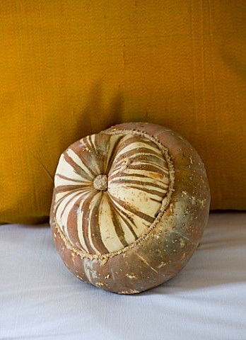 CHATEAU_DU_RIVAU__LOIRE_VALLEY__FRANCE_PUMPKIN_BESIDE_PILLOW_IN_THE_BRIDAL_ROOM_BEDROOM_IN_THE_ROYAL