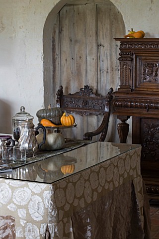 CHATEAU_DU_RIVAU__LOIRE_VALLEY__FRANCE_DINING_ROOM_WITH_TABLE_AND_SIDEBOARD