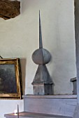 ROQUELIN  LOIRE VALLEY  FRANCE: ZINC OUTDOOR DECORATIVE OBELISK ON STAIRCASE