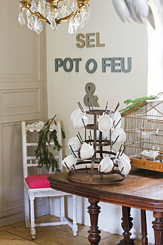 ROQUELIN__LOIRE_VALLEY__FRANCE_KITCHEN_PLANT_POT_STAND_AS_USED_AS_CUP_TREE
