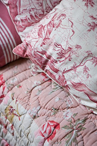 ROQUELIN__LOIRE_VALLEY__FRANCE_SEWING_ROOM_COLOUR_COORDINATED_VINTAGE_QUILTS_AND_CUSHIONS_IN_PINKS_A
