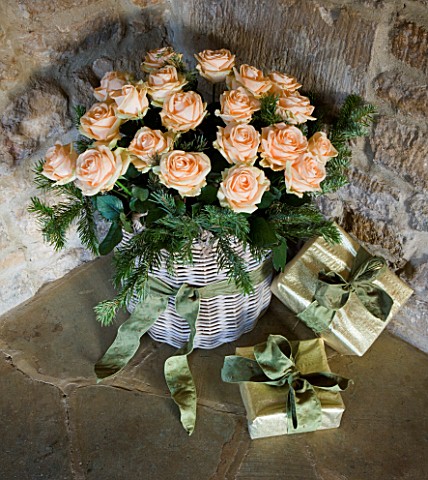 RICKYARD_BARN_HOUSE__OXFORDSHIRE_DESIGNERS_JANE_AND_CLIVE_NICHOLS_WRAPPED_PRESENTS_AND_BASKET_WITH_R