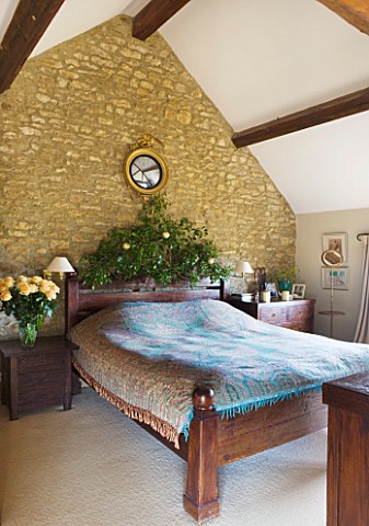 RICKYARD_BARN__OXFORDSHIRE_CHRISTMAS__BEDROOM__GOLD_LEAF_EAGLE_MIRROR_ABOVE_BED__BLUE_BED_SPREAD_AND