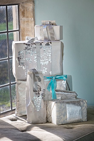 FULBROOK_HOUSE_SITTING_ROOM__WINDOWSILL_WITH_CHRISTMAS_PRESENTS_WRAPPED_IN_SILVER_PAPER