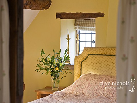 FULBROOK_HOUSE_YELLOW_DOUBLE_BEDROOM_WITH_EAVED_CEILING_AND_BEAMS