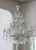 WHITE HOUSE: DECORATIVE GLASS CEILING CHANDELIER IN THE DINING ROOM