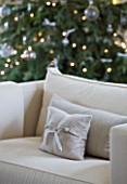 WHITE HOUSE: FAMILY ROOM - WHITE SETTEE WITH CHRISTMAS TREE BEHIND