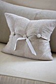 WHITE HOUSE: FAMILY ROOM - CREAM CUSHION WITH WHITE BOW