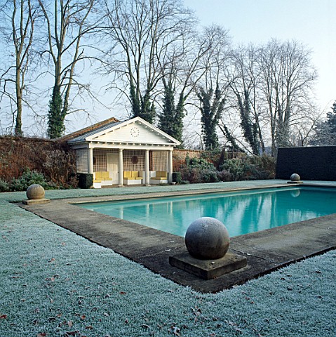 THE_POOL_GARDEN_IN_WINTER_THE_OLD_RECTORY__BURGHFIELD__BERKSHIRE