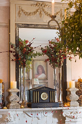 SARAH_BAKERS_HOUSE__THE_OLD_VICARAGE_DINING_ROOM__DECORATIVE_MANTLEPIECE_WITH_FRENCH_FRAMED_MIRROR__