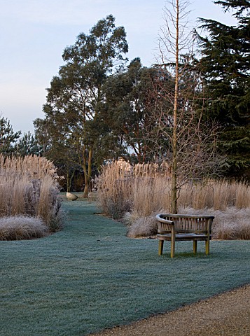 THE_MANOR_HOUSE__STEVINGTON__BEDFORDSHIRE_DESIGNER_KATHY_BROWN__VIEW_OF_THE_MONET_BORDERS_IN_WINTER_