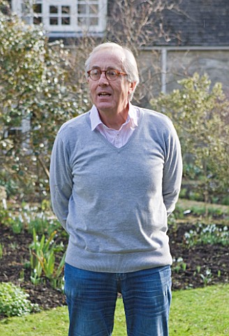 DR_RONALD_MACKENZIE__OXFORDSHIRE_DR_RONALD_MACKENZIE_IN_HIS_GARDEN_IN_JANUARY