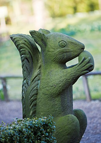 HODSOCK_PRIORY__NOTTINGHAMSHIRE_STONE_SQUIRREL_STATUE