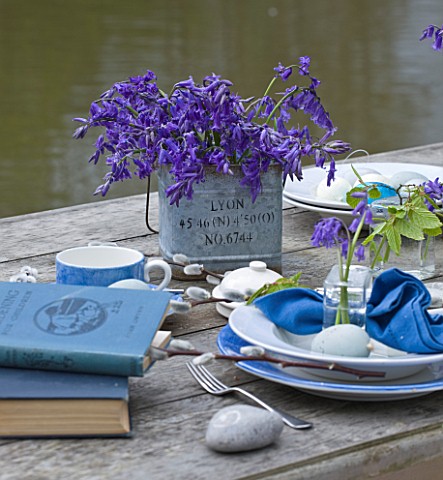 FISHING_COTTAGE__KNEBWORTH_PARK_STYLING_BY_JACKY_HOBBS_TABLE_ON_JETTY_BESIDE_LAKE__WITH_TABLE_SETTIN