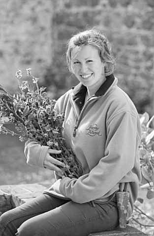 HERM_ISLAND__CHANNEL_ISLANDS__BLACK_AND_WHITE_IMAGE_OF_ASSISTANT_ISLAND_GARDENER_ROSIE_WHEELER_WITH_