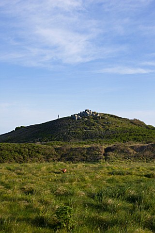 HERM_ISLAND__CHANNEL_ISLANDS__VIEW_TO_HILL_WITH_SCULPTURE_BY_ANTONY_GORMLEY_ON_TOP