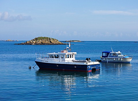 HERM_ISLAND__CHANNEL_ISLANDS__VIEW_OUT_TO_SEA