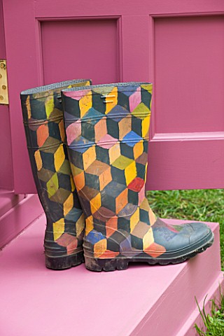 CHELSEA_2012__BOOTS_DECORATED_BY_KAFFE_FASSETT