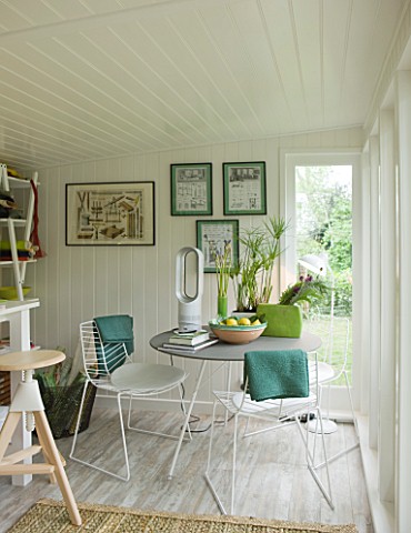 CHELSEA_2012__OUTDOOR_GARDEN_ROOMSHED_DESIGNED_BY_VICKI_CONRAN