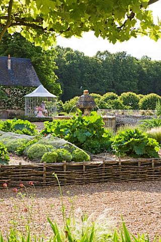 CHATEAU_DU_RIVAU__LOIRE_VALLEY__FRANCE_THE_CENTRAL_COURTYARD_AND_POTAGER