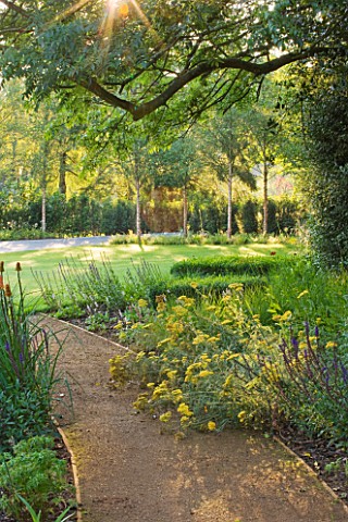 DEW_POND_HOUSE_DESIGN_BY_WILSON_MCWILLIAM_STUDIO__PATH_TO_LAWN_AND_DRIVEWAY__ACHILLEA_TERRACOTTA__SA