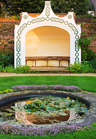 PECKOVER_HOUSE__WISBECH__CAMBRIDGESHIRE_THE_NATIONAL_TRUST___CIRCULAR_POOL_AND_REFLECTION_OF_VICTORI