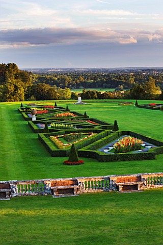 THE_NATIONAL_TRUST_CLIVEDEN__BUCKINGHAMSHIRE_THE_PARTERRE_IN_EVENING_LIGHT_WITH_GLADIOLI_AND_VIEWS_T