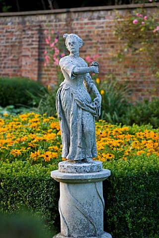THE_NATIONAL_TRUST_CLIVEDEN__BUCKINGHAMSHIRE_STATUE_AND_BOX_EDGED_BEDS_PLANTED_WITH_RUDBECKIA__IN_TH