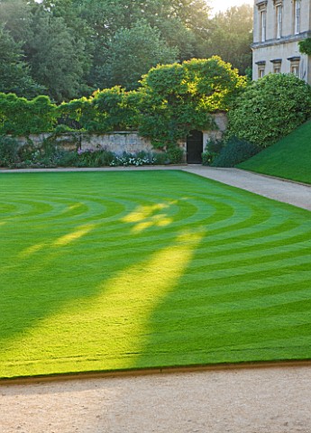 WORCESTER_COLLEGE__OXFORD_THE_FRONT_QUADRANGLE_WITH_BEAUTIFULLY_STRIPED_LAWN_IN_EVENING_LIGHT