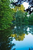 WORCESTER COLLEGE  OXFORD: REFLECTIONS IN THE LAKE