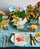 DESIGN BY REBEL REBEL: DINING TABLE DECORATED WITH POINSETTIA CHRISTMAS FEELINGS CINNAMON