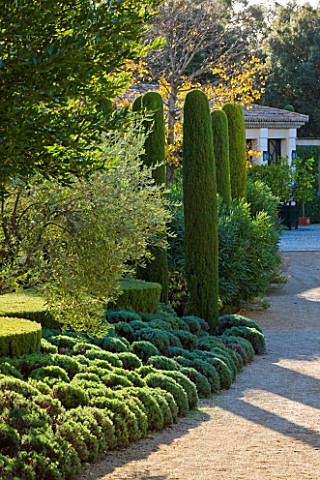 PROVENCE_CHATEAU_GARDEN_DESIGNED_BY_MICHEL_SEMINI__PROVENCE__FRANCE