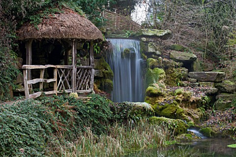 HAMPTON_COURT_CASTLE_AND_GARDENS__HEREFORDSHIRE_WATERFALL_AND_WOODEN_SUMMER_HOUSE_IN_THE_SUNKEN_GARD