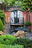 LA CASELLA, FRANCE: PATIO, TERRACE, SEATING, AREA, CLIPPED, TOPIARY, MEDITERRANEAN, FRENCH, FORMAL, EVERGREENS, SUMMER, PROVENCE, HEDGES, HEDGING, BOX, BUXUS, WHITE WISTERIA