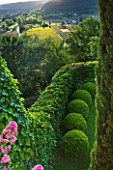 LA CARMEJANE, FRANCE: LUBERON, PROVENCE, FRENCH, COUNTRY, GARDEN, TERRACE, SUMMER, CLIPPED, TOPIARY, BOX, BALLS, HEDGING, HEDGES, VIEW, COUNTRYSIDE, BELOW