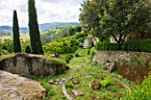 LA CARMEJANE, FRANCE: LUBERON, PROVENCE, FRENCH, COUNTRY, GARDEN, ROCKS, CIRCULAR, STONE, RILL, WATER, FEATURE, CANAL