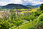LA CARMEJANE, FRANCE: LUBERON, PROVENCE, FRENCH, COUNTRY, GARDEN, GRASS, GREEN, TERRACE, BORROWED, LANDSCAPE, HILLS, BEYOND, VALLEY