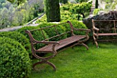 LA CARMEJANE, FRANCE: LUBERON, PROVENCE, FRENCH, COUNTRY, GARDEN, TERRACE, PATIO, GRASS, LAWN, SUMMER, METAL, BENCHES, CLIPPED, TOPIARY, BOX, BALLS
