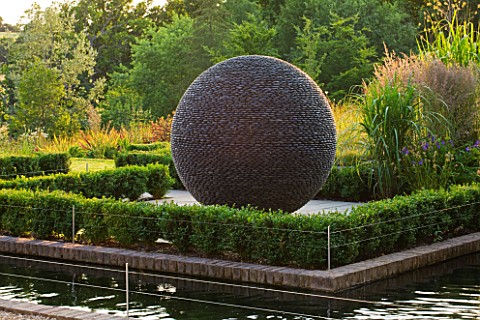 GARDEN_IN_KENT_DESIGNED_BY_BELLA_WHITELEY_CANAL_RILL_DARK_PLANET_SCULPTURE_BY_DAVID_HARBER_PATIO_TER